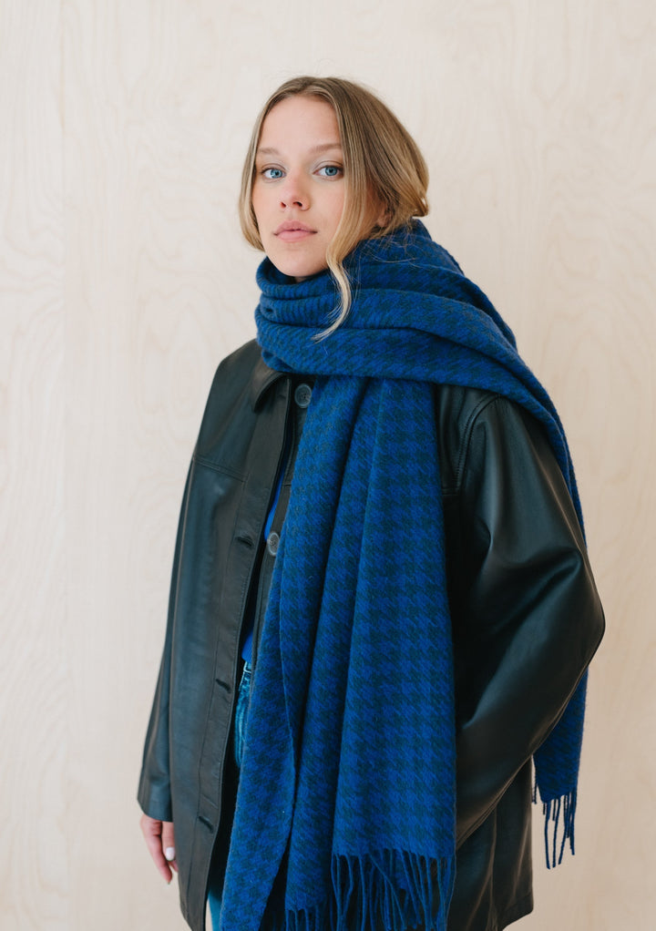 Lambswool Blanket Scarf in Cobalt Houndstooth