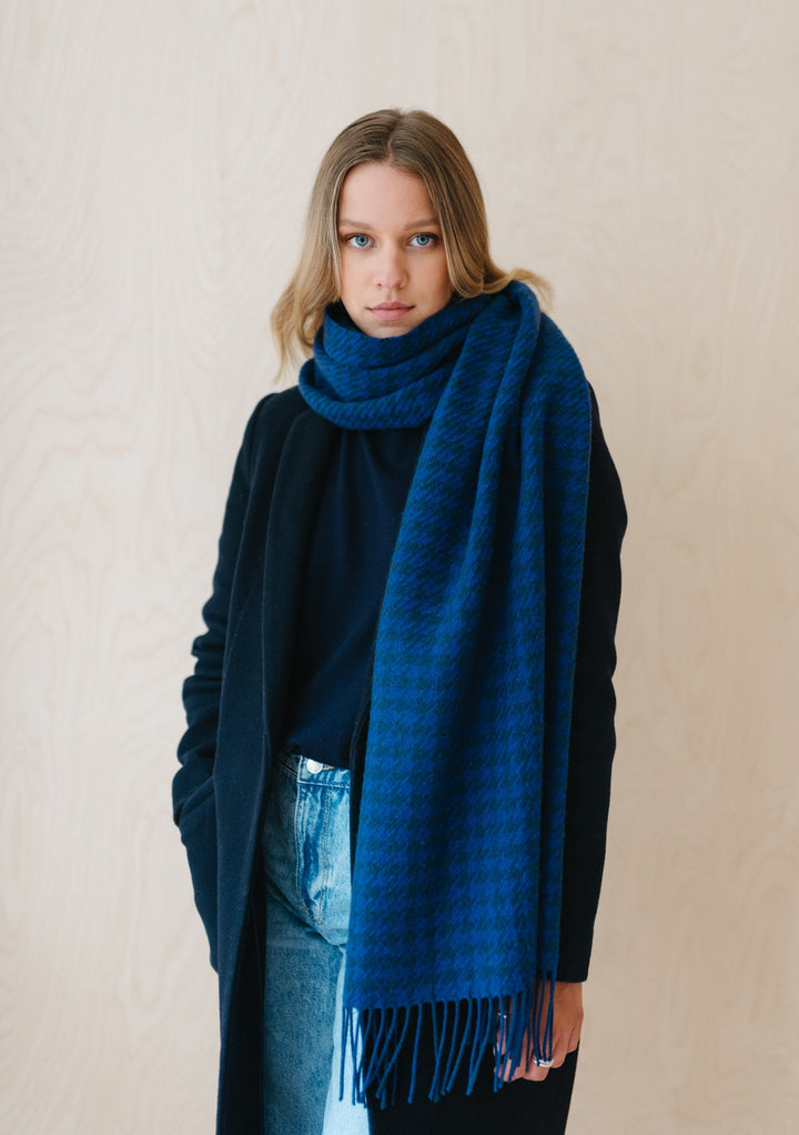 Lambswool Oversized Scarf in Cobalt Houndstooth