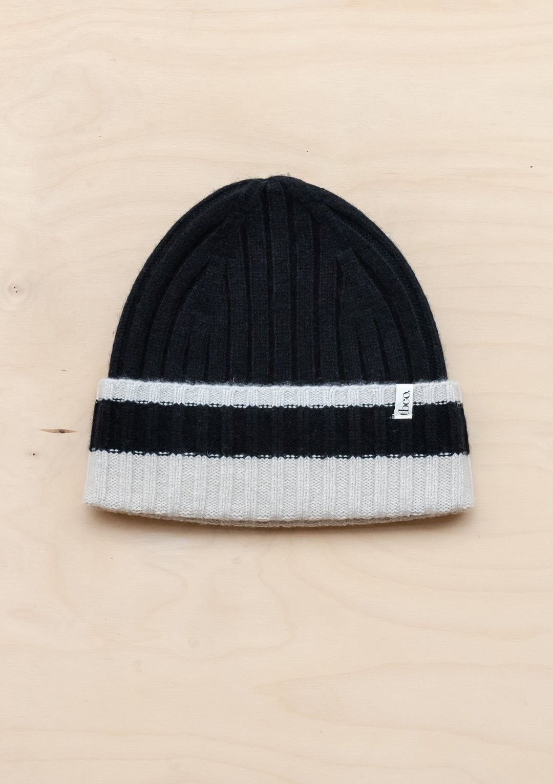 Beanie aus Kaschmir und Merinowolle in Schwarz und Creme