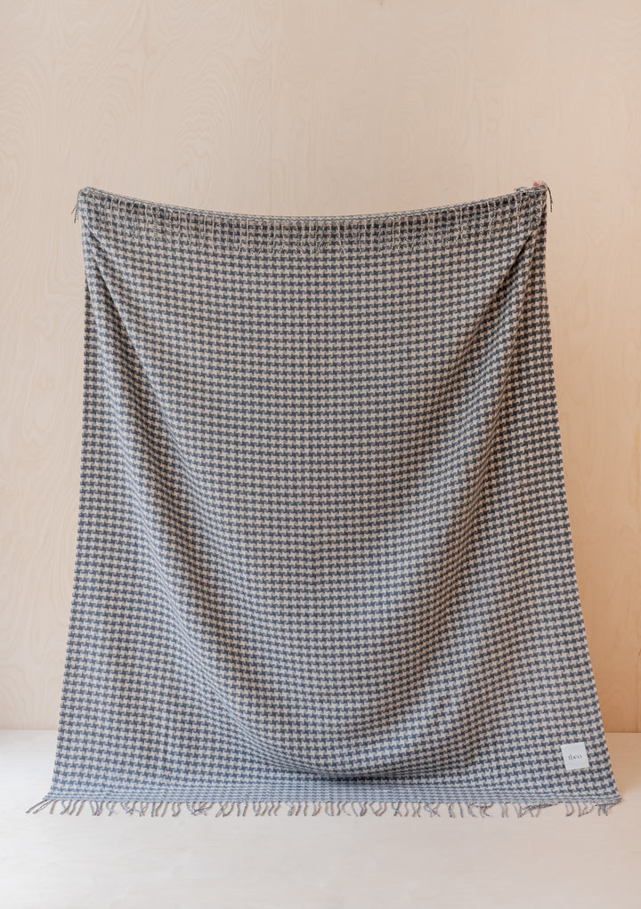 Cashmere Blanket in Charcoal Star Houndstooth