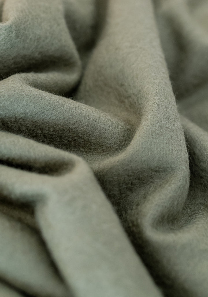 Sample Sale Cashmere Blanket in Olive