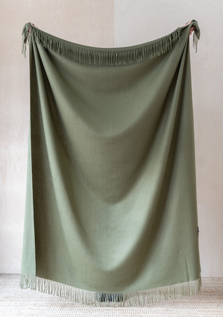 Sample Sale Cashmere Blanket in Olive