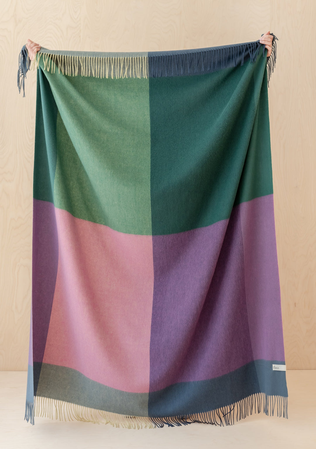 Decke aus Lammwolle mit türkisfarbenem Rahmenkaro