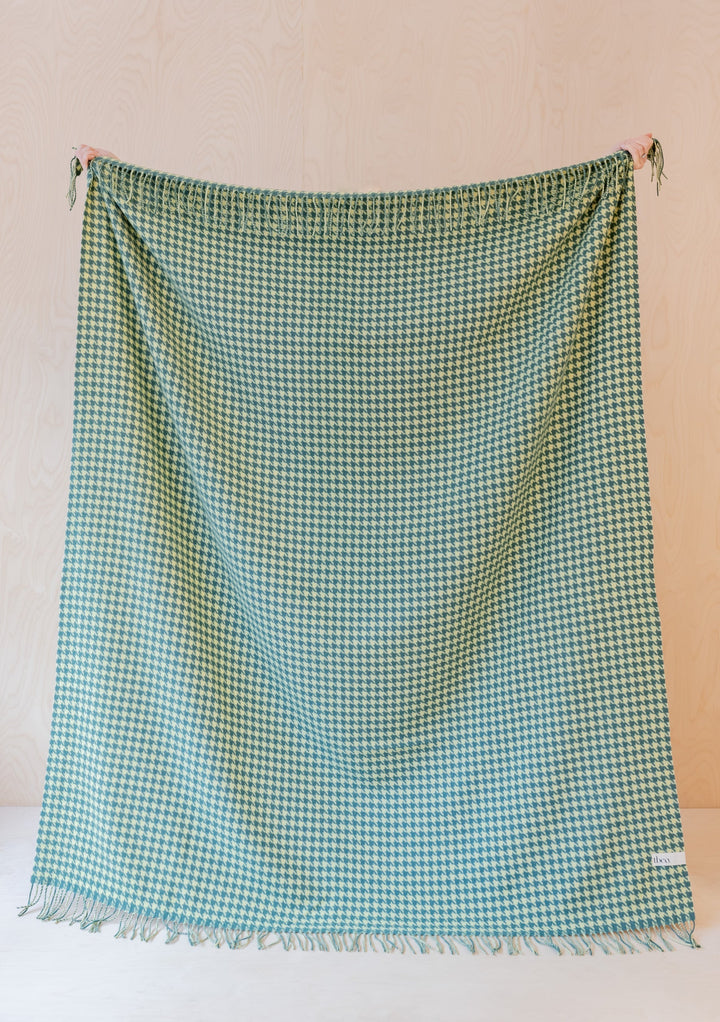 Lambswool Blanket in Lime Houndstooth