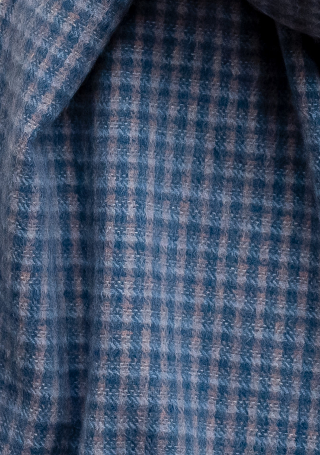 Lammwollschal mit blauem Tweed-Karo