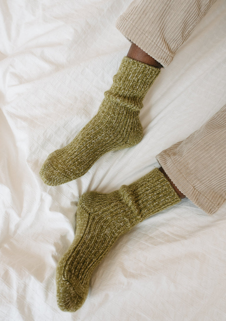 Men's Cashmere & Merino Socks in Olive Fleck