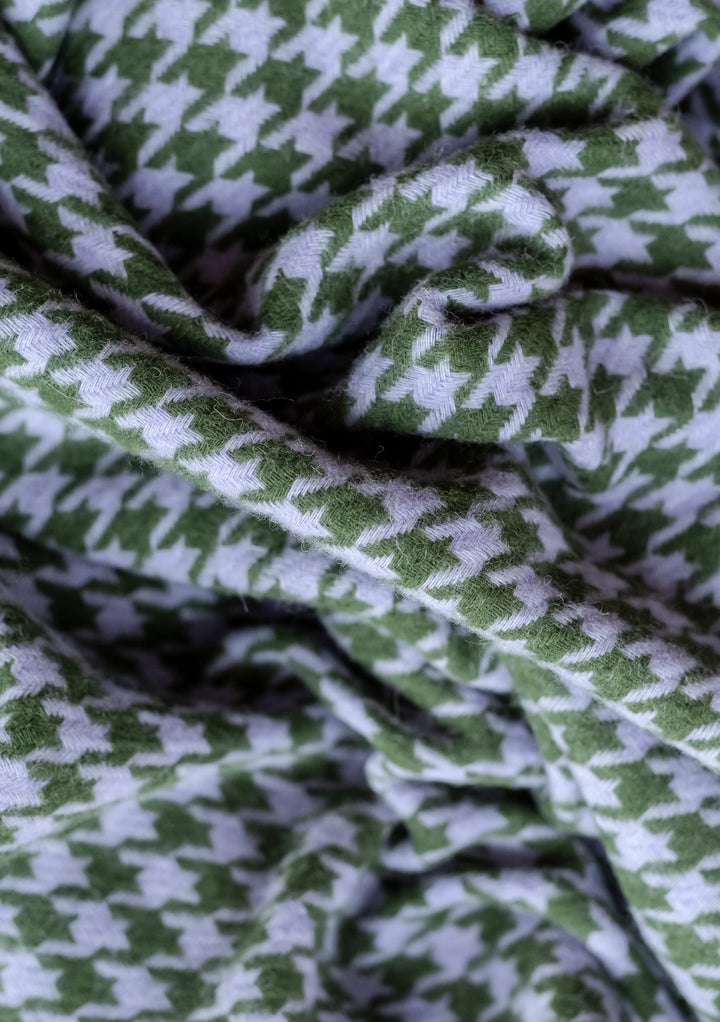 Übergroßer Schal aus Lammwolle mit olivgrünem Hahnentrittmuster