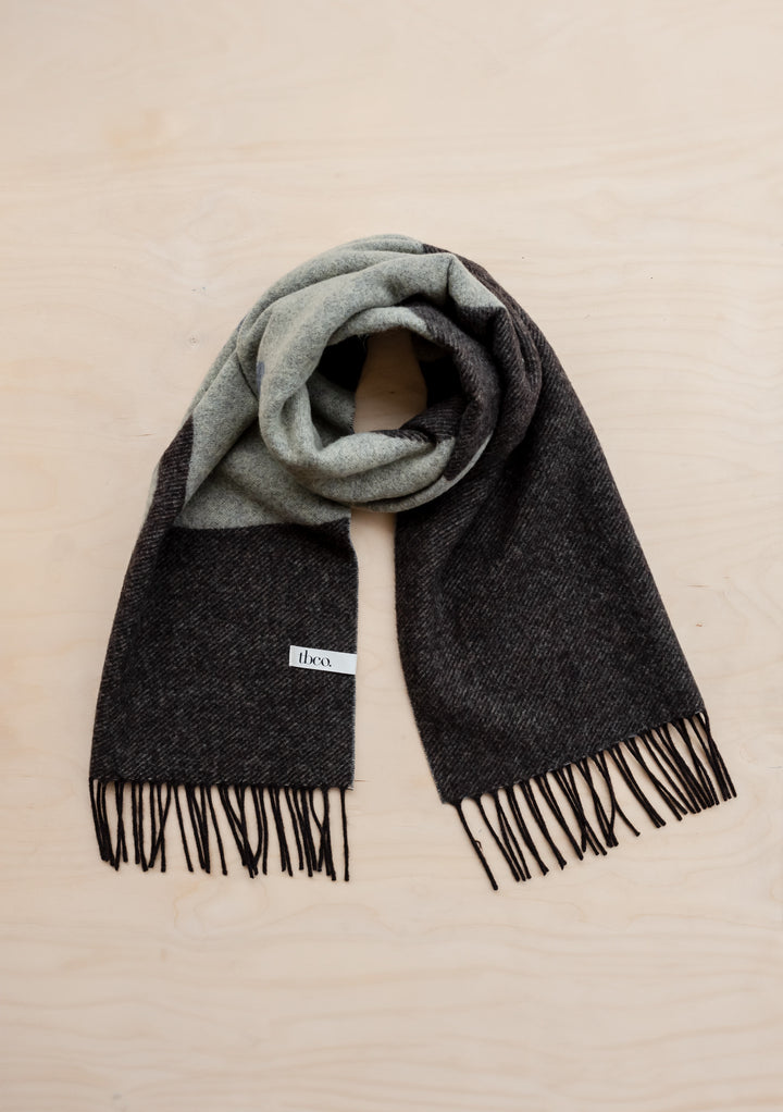 Lambswool Oversized Scarf in Flora Jacquard