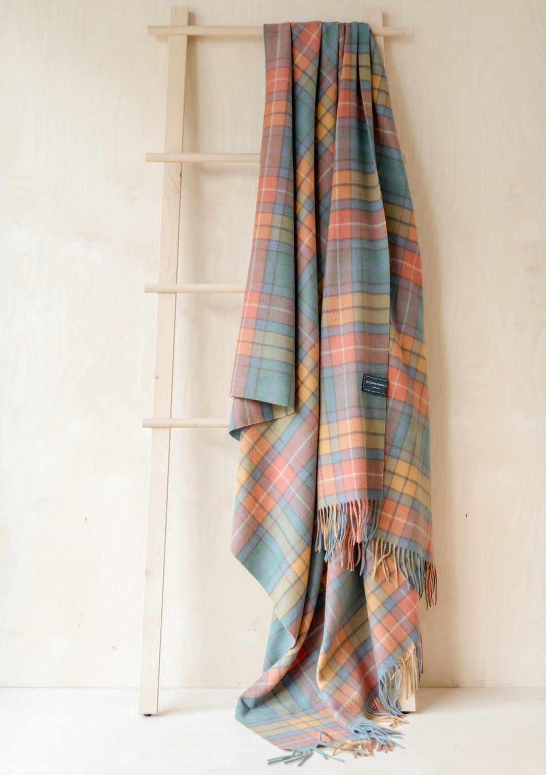 Cashmere Blanket in Buchanan Antique Tartan