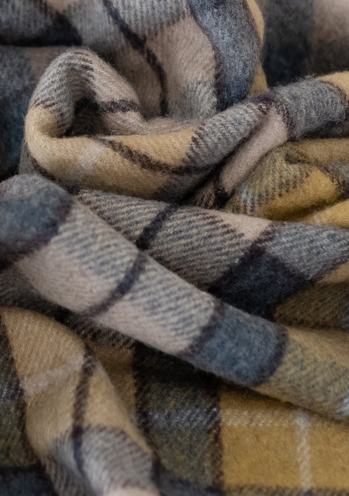 Petite couverture en laine recyclée en tartan naturel Buchanan